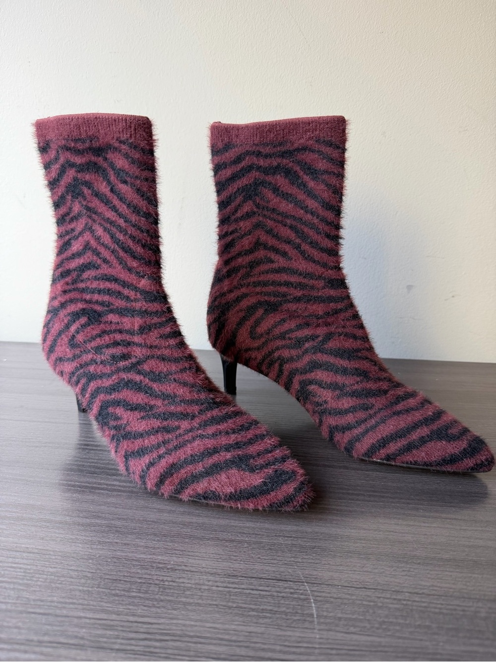 Kenneth Cole Reaction Biddie Sock Boots Sz 6 Zebra Mohair Knit Red Trufle Sample